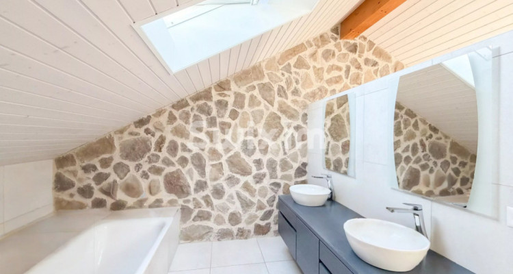 Charming family house with garden image 7