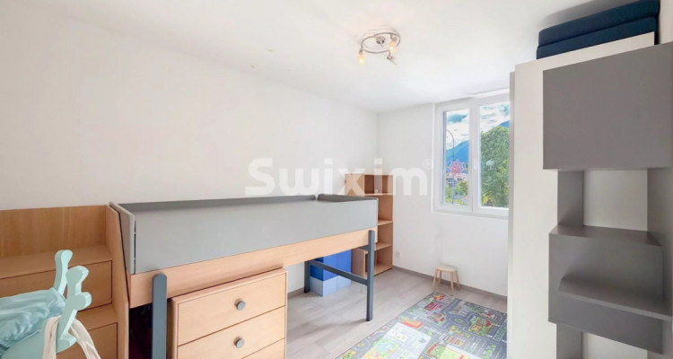 Charming family house with garden image 8