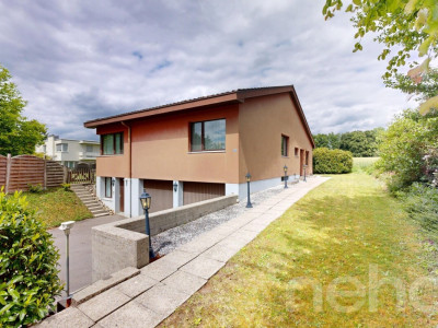 Grosszügiges 7½ Zimmer EFH mit Pool an bevorzugter Wohnlage image 2