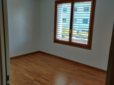 A saisir! Magnifique 6 pièces situé à Lancy/Genève 180m2 grand balcon + loggia  image 2
