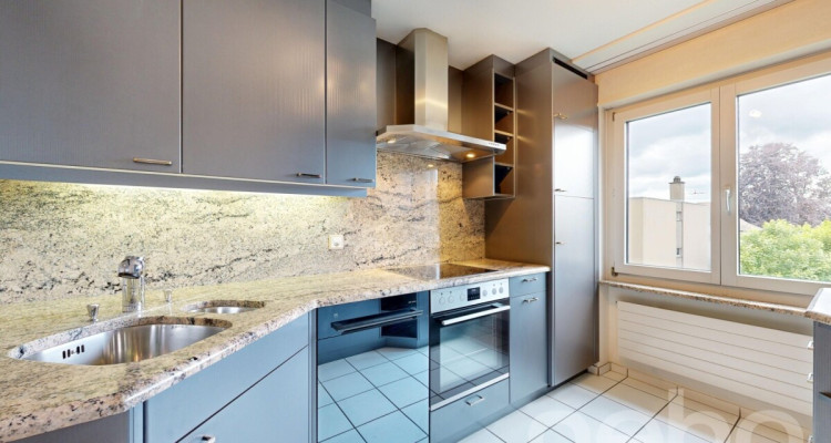 Helle 3.5 Zimmer-Wohnung mit Balkon und Garage in Schönenwerd image 3