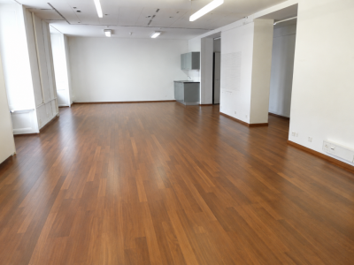 Grande surface de bureau modulable en centre ville image 2