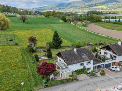 Idyllische Lage, Privatsphäre und Potential für Neugestaltung! image 1