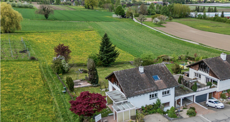 Idyllische Lage, Privatsphäre und Potential für Neugestaltung! image 1