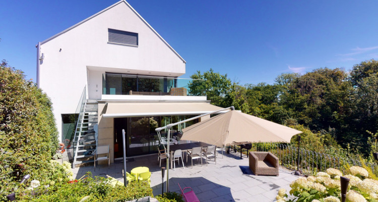 Traumhaus in zeitlosem modernen Design mit Seesicht in Naturambiente image 1