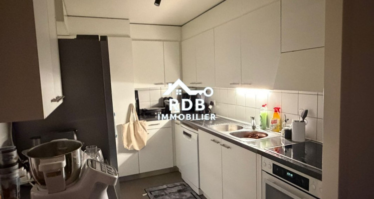 Appartement de 4 pièces au 3ème étage situé à Genève 1205 image 4