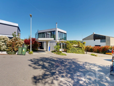 Exklusives Designhaus mit Galerie & beeindruckender Glasfront image 1