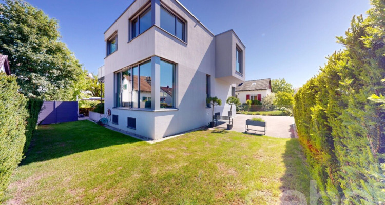 Modernes freistehendes Einfamilienhaus mit grossem Garten in Dietikon image 2