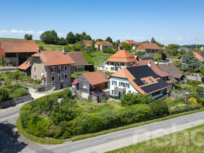 Maison de caractère avec 3 logements, jardin et vue ? fort potentiel image 1