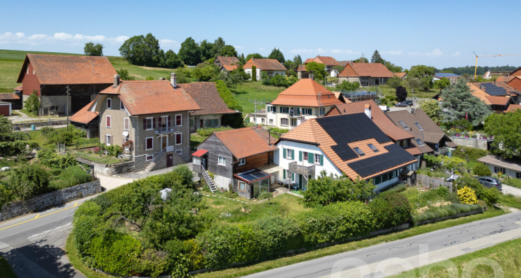 Maison de caractère avec 3 logements, jardin et vue ? fort potentiel image 1