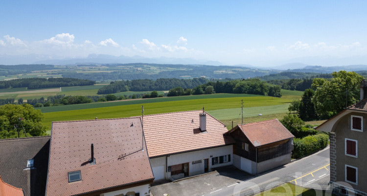 Maison de caractère avec 3 logements, jardin et vue ? fort potentiel image 12