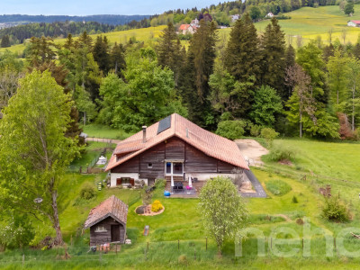 Ferme 1640 rénovée : 2 appts + immense grange à fort potentiel image 2