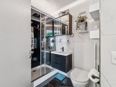 Attique rénové avec extérieur privé à Chalais image 7
