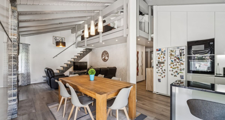 Attique rénové avec extérieur privé à Chalais image 4