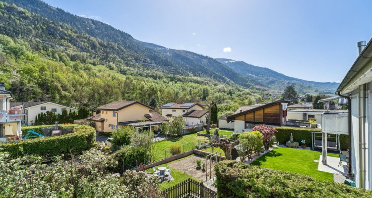 Attique rénové avec extérieur privé à Chalais image 2