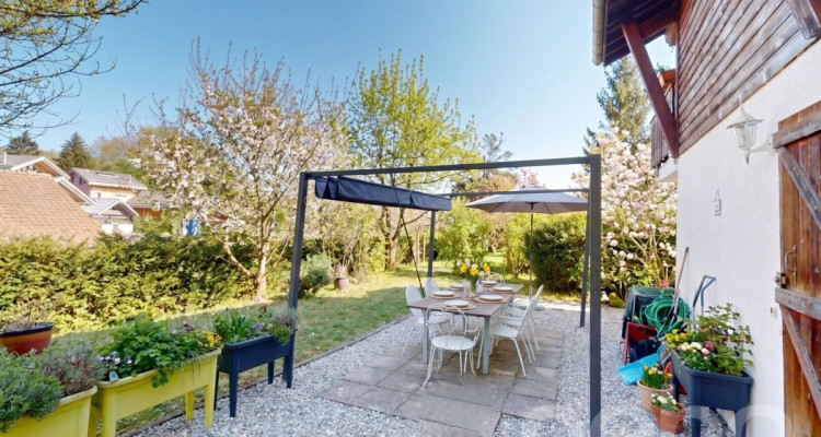 Chalet familial avec studio indépendant et terrain de 1 085 m² image 1