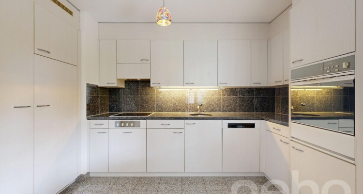 Grosszügige 3.5-Zimmer-Wohnung mit sonniger Terrasse image 3