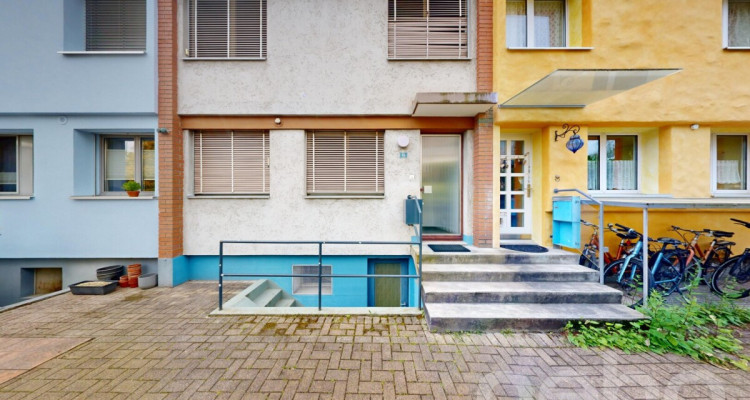 Reihenhaus mit Garten und Modernisierungspotenzial in Reinach image 1