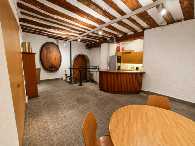 Surface commerciale atypique de 326 m² au cœur du vignoble dAigle image 4