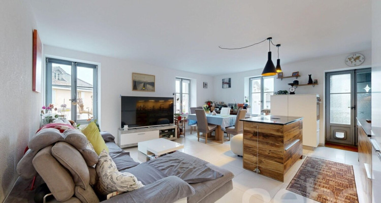 Bel appartement de 5 pièces de 97 m² dans le centre de La Plaine image 3