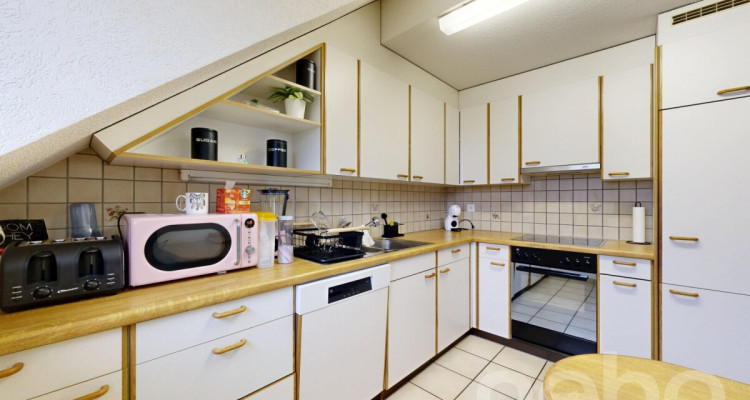 Charmante 3.5-Zimmerwohnung mit offener Galerie und Cheminée image 5
