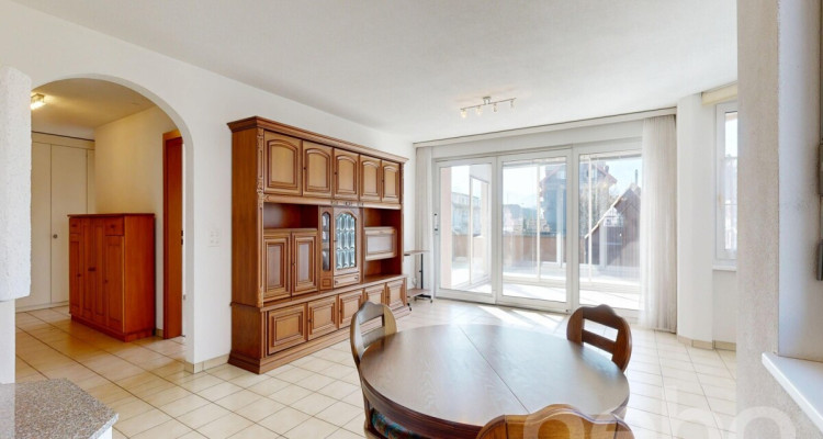 4.5-Zimmerwohnung mit Terrasse, Wintergarten & Garage image 1