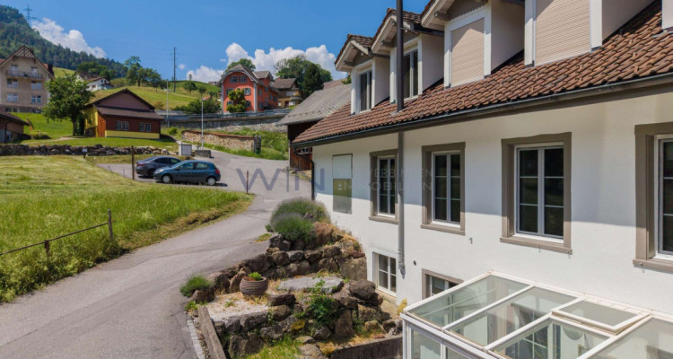 Oltimerwerkstatt und 2.5 Zimmer - Wohnung image 1