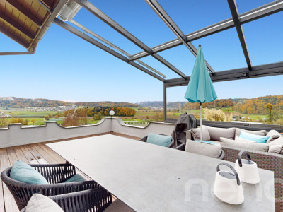 Unverbaubares Panorama: Exklusives 5.5-Zimmer-Einfamilienhaus mit Pool image 1
