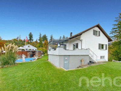Unverbaubares Panorama: Exklusives 5.5-Zimmer-Einfamilienhaus mit Pool image 2