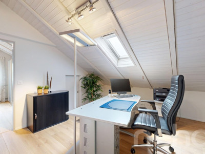 Unverbaubares Panorama: Exklusives 5.5-Zimmer-Einfamilienhaus mit Pool image 9