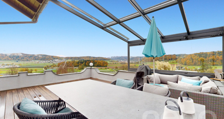 Unverbaubares Panorama: Exklusives 5.5-Zimmer-Einfamilienhaus mit Pool image 1