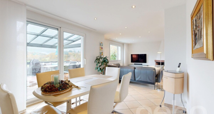 Unverbaubares Panorama: Exklusives 5.5-Zimmer-Einfamilienhaus mit Pool image 3