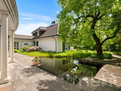 Exklusives Landhaus-Anwesen mit zwei Häusern & Parkgarten image 1