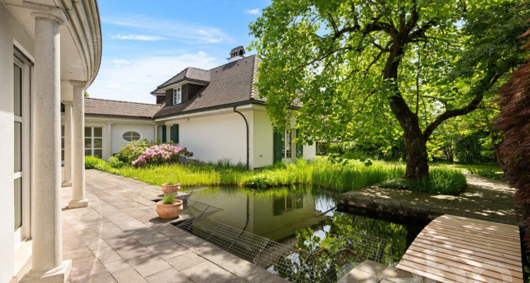 Exklusives Landhaus-Anwesen mit zwei Häusern & Parkgarten image 1