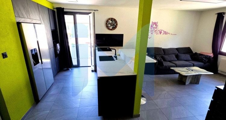 Appartement de 3,5 pièces lumineux vue sur les montagne  image 2