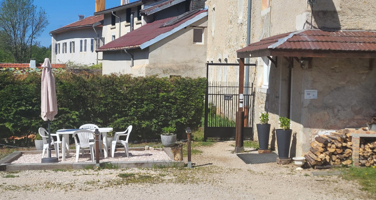 Ensemble immobilier avec gîtes – Haut-Jura, proche frontière suisse image 3