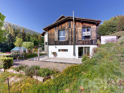 Les Bayards: Ancienne ferme avec grange et appartements image 2