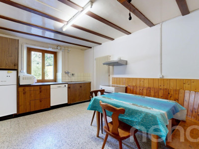 Les Bayards: Ancienne ferme avec grange et appartements image 12