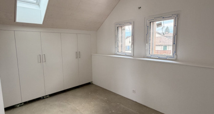 Magnifique 3,5 pièces en duplex entièrement rénové avec accès privatif image 3