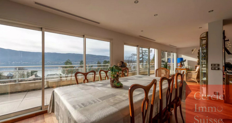 Appartement de Prestige Rénové en vente à VEYRIER DU LAC avec Vue Panoramique sur le Lac dAnnecy image 10