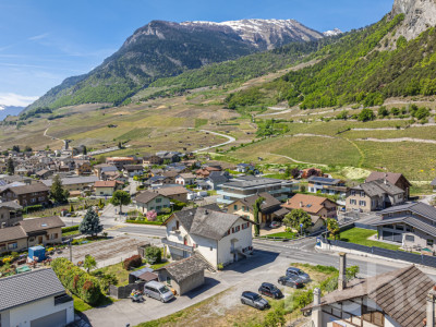 Opportunité Rare à Leytron : Maison Villageoise aux Multiples Possibil image 2
