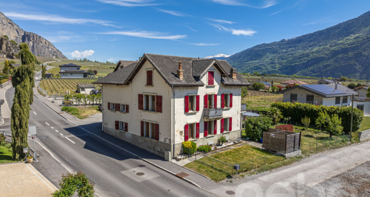 Opportunité Rare à Leytron : Maison Villageoise aux Multiples Possibil image 1