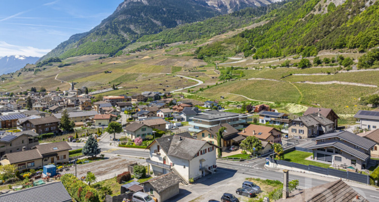 Opportunité Rare à Leytron : Maison Villageoise aux Multiples Possibil image 2