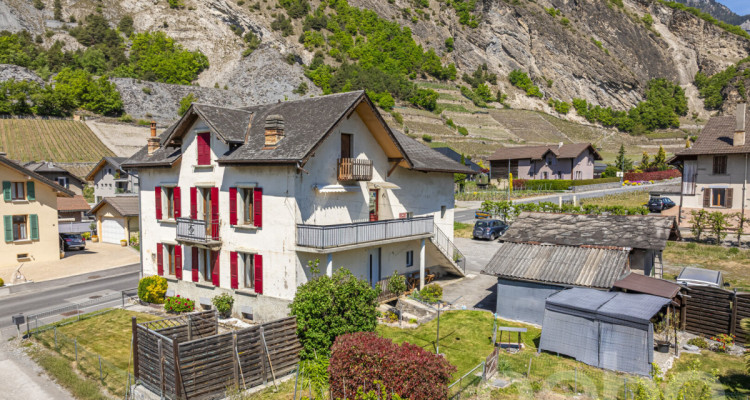 Opportunité Rare à Leytron : Maison Villageoise aux Multiples Possibil image 3