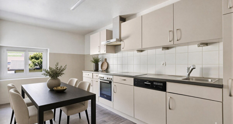 Opportunité Rare à Leytron : Maison Villageoise aux Multiples Possibil image 4