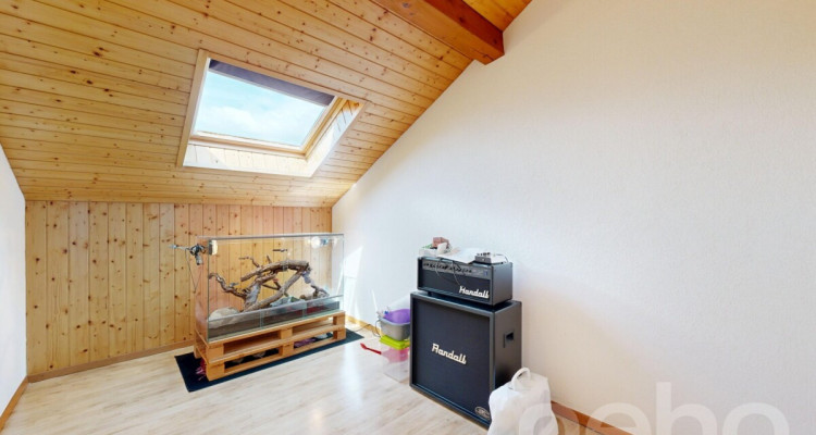 Duplex de 6.5 pièces avec balcon, garages et vue dégagée à Savièse image 9