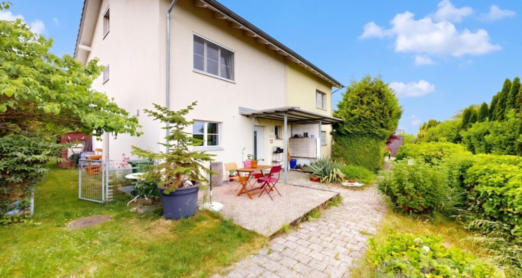 Grosszügige 5.5-Zimmer-Doppelhaushälfte in Mönchaltorf image 3