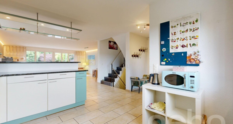 Grosszügige 5.5-Zimmer-Doppelhaushälfte in Mönchaltorf image 8