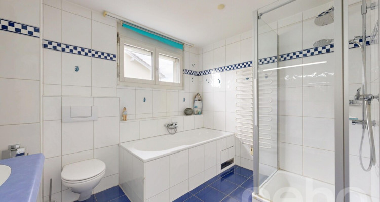 Grosszügige 5.5-Zimmer-Doppelhaushälfte in Mönchaltorf image 9