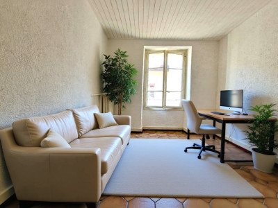 Abby Bryand Immobilier vous présente en off market : Beautiful Town Apartment image 4